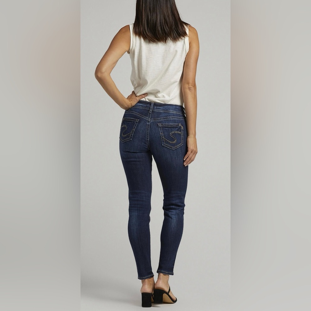 Silver Jeans, size 26, with raw hem in excellent used condition! - Picture 2 of 10